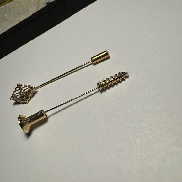Lot Of 2 Lapel Stick Pin Gold Tone Metal 1 Screw Shaped - Picture 3 of 7